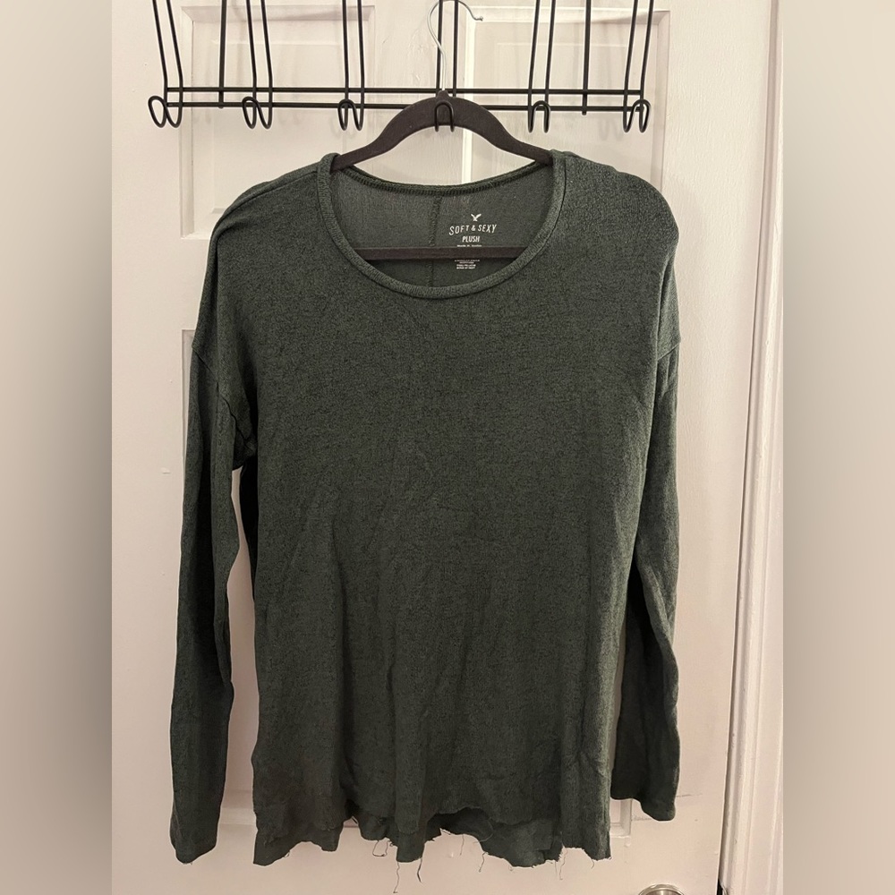 American Eagle Green long sleeve!!